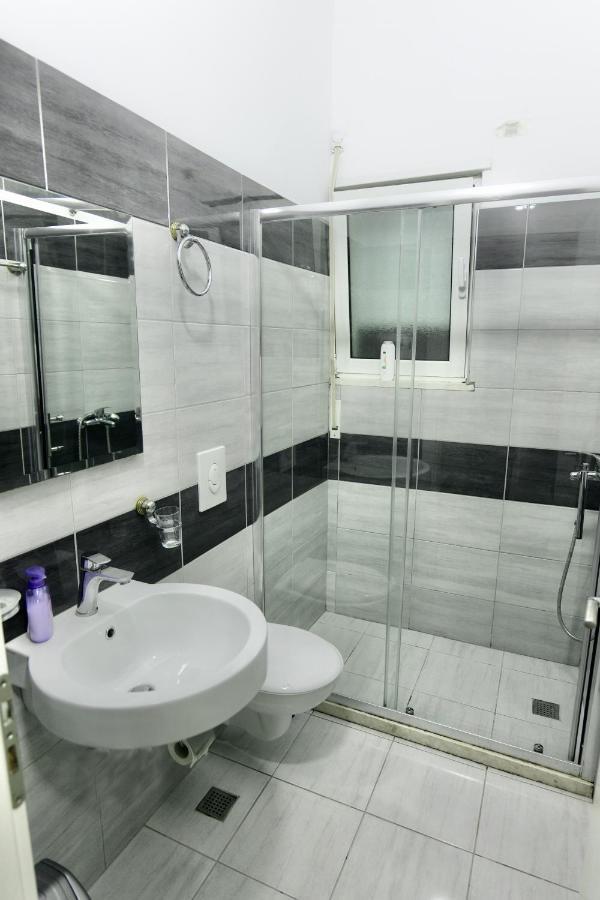 Hotel Vila Dedej Durrës Buitenkant foto