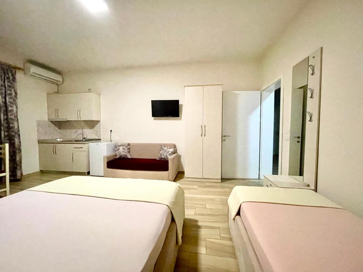 Hotel Vila Dedej Durrës Buitenkant foto