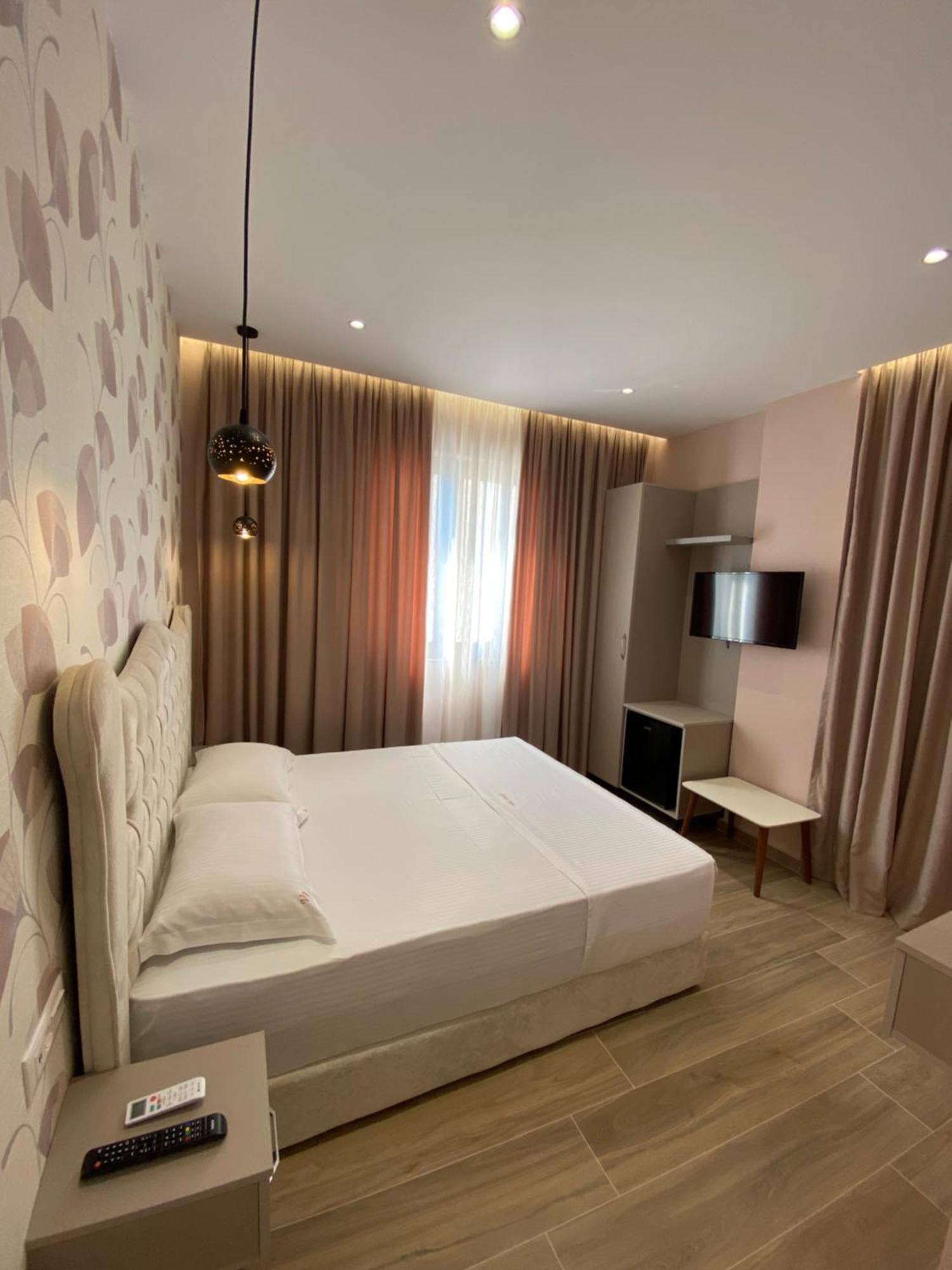 Hotel Vila Dedej Durrës Buitenkant foto